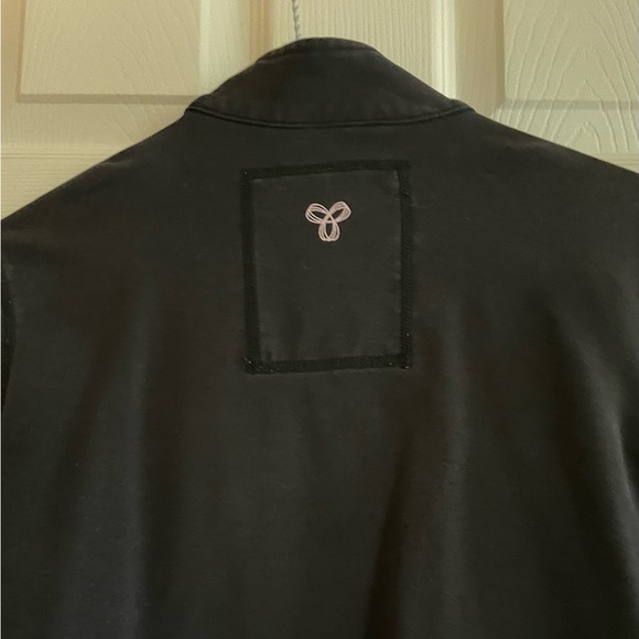 TNA- M size black sweat jacket. Many pockets - Picture 4 of 8